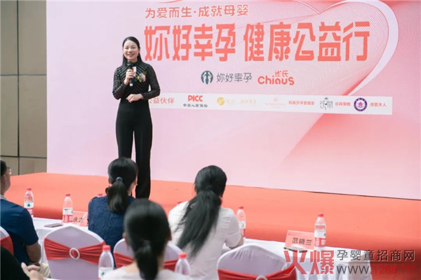 厦门市婚姻家庭研究会常务副会长范晓兰女士为活动致�.jpg
