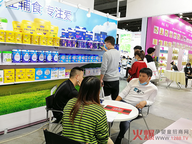 婴之冠、米米爱CBME现场洽谈合作�.jpg