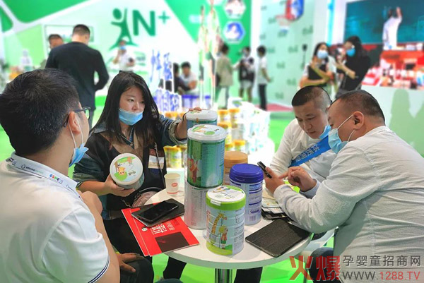 南山展台人气爆棚，直�?020上海CBME8.jpg