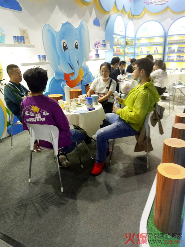 小象米塔CBME上海展现场风�?.jpg