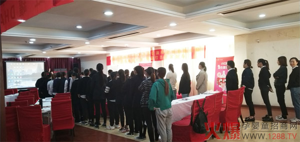 爱蓓贝携手小红罐DHA藻油单品爆破活动胜利召开1.jpg