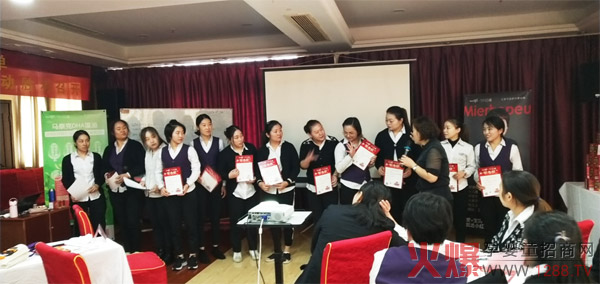 爱蓓贝携手小红罐DHA藻油单品爆破活动胜利召开2.jpg