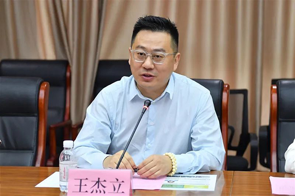 万哺乐与中欧营养与健康联合研究中心签约合作4.jpg