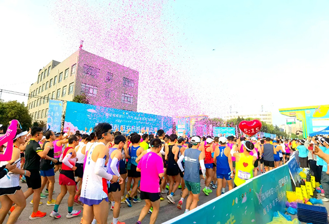 雅泰朵恩酷跑团助力“杨马”激情开跑 (7).jpg